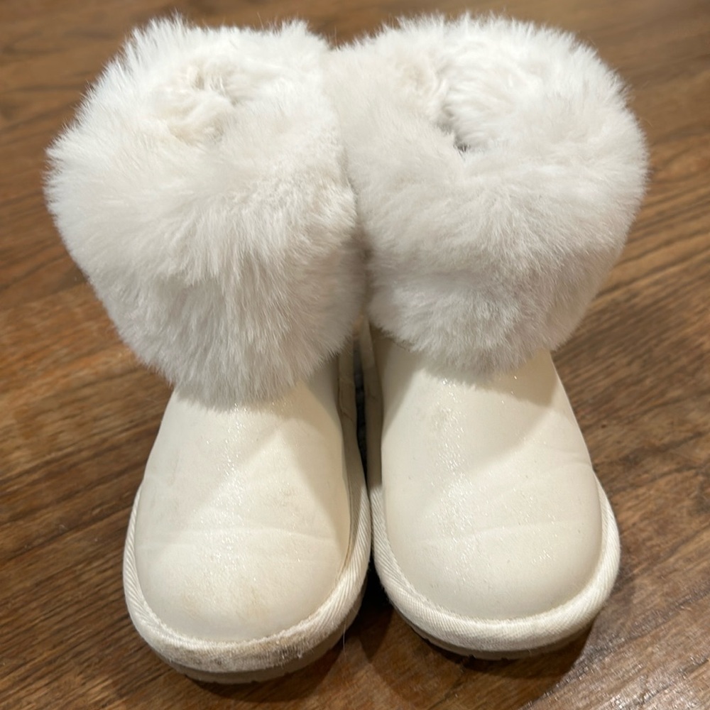Gymboree Fluffy White Boots Size 9